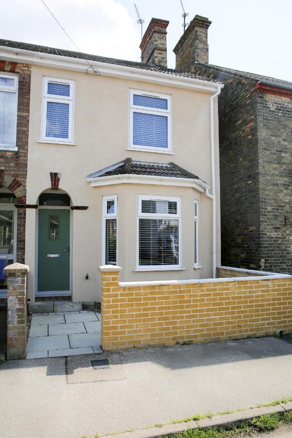 Fully Refurbished Property-March 22-Next To Beach Lowestoft Exterior foto